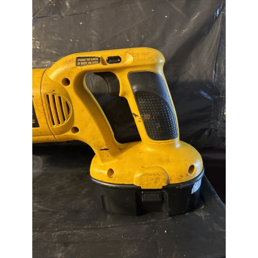 DeWalt DC385 18V Variable Speed Cordless Reciprocating Saw w/Battery Works Great